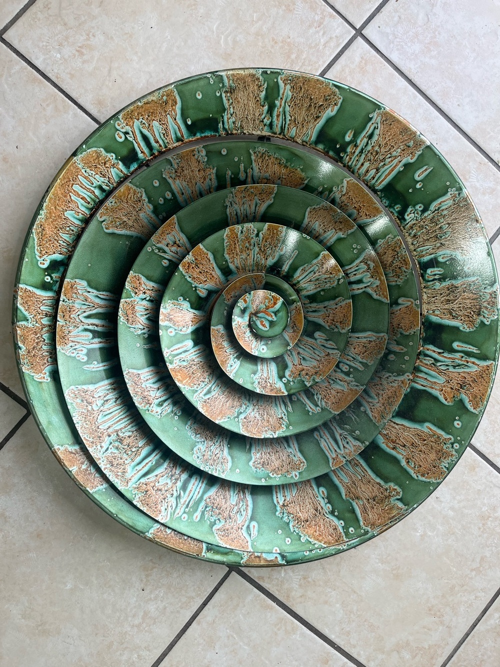Green Metal Spiral Wall Art Plate Set
